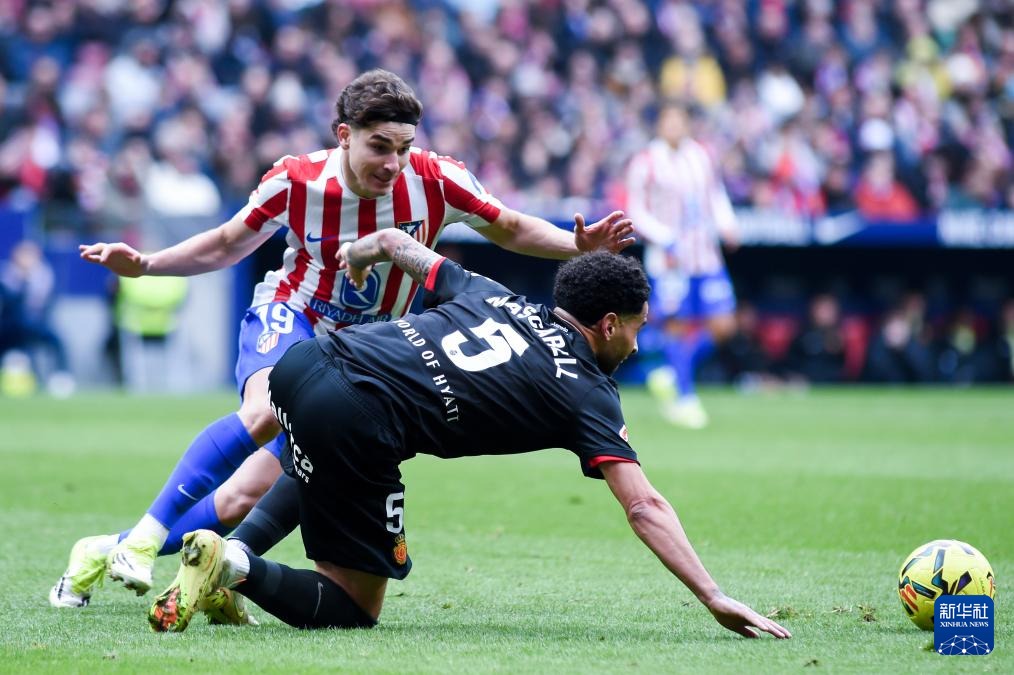 韩国杯半场：李洞俊补时收空门大礼建功，光州暂0-1全北