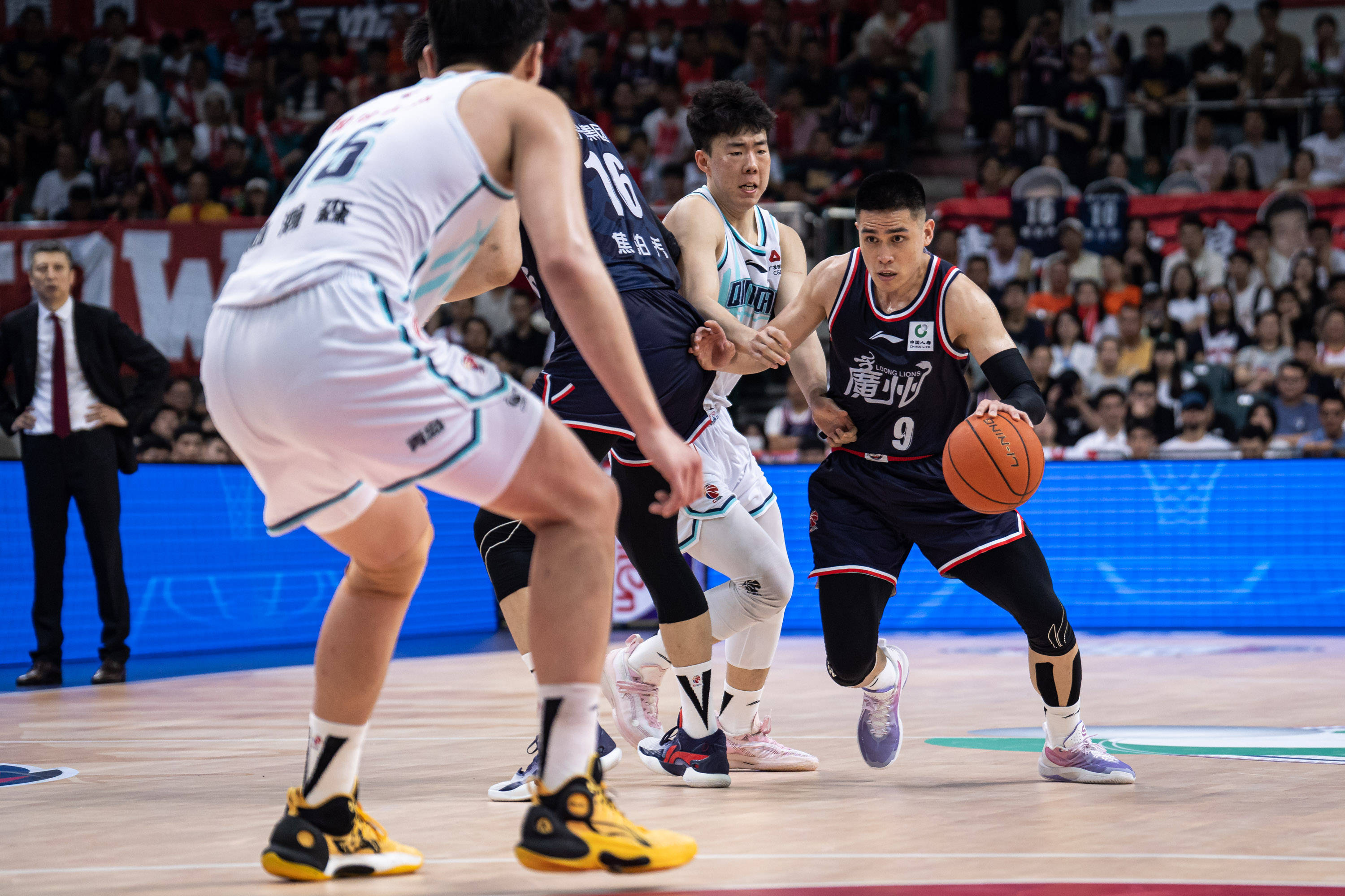 赛场上保持 赛场上保持